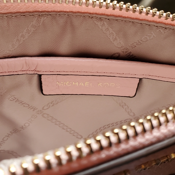 Michael Kors pink pebble leather zipper wristlet.  New without tags. - Picture 3 of 5
